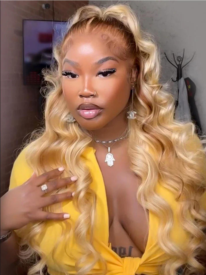Niki Hair Free Parting Ombre Body Wave Lace Wigs (50017）